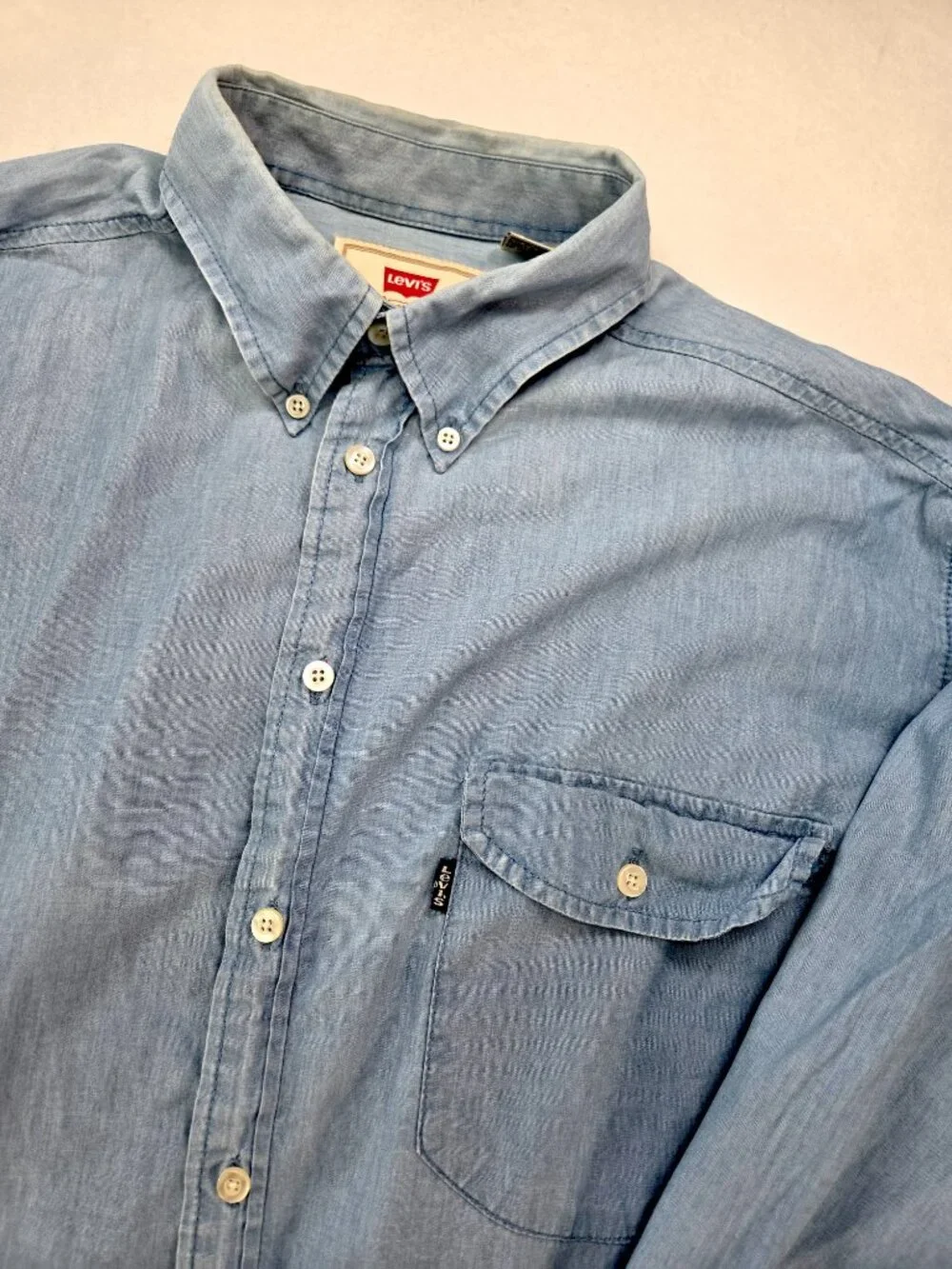 Levi’s Light Blue Chambray Button Down Shirt Long Sleeve Men’s Size Large
